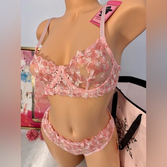 Elegant Pink Lace Lingerie Set - Picture 2 of 10